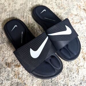 Men's Nike Black and White Slide Sandals Size 10